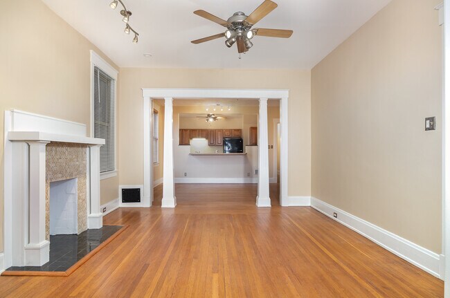 Sala de estar - 5248 Montgomery Rd