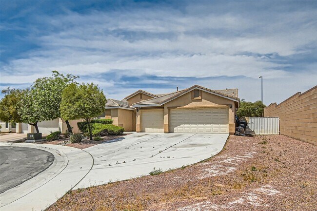 Building Photo - Exceptional 1-Story Home with 3-Car Garage!