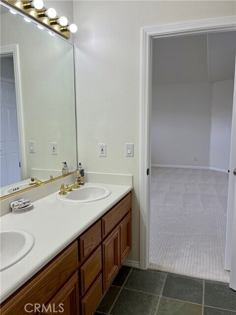 Building Photo - 26601 White Oaks Dr