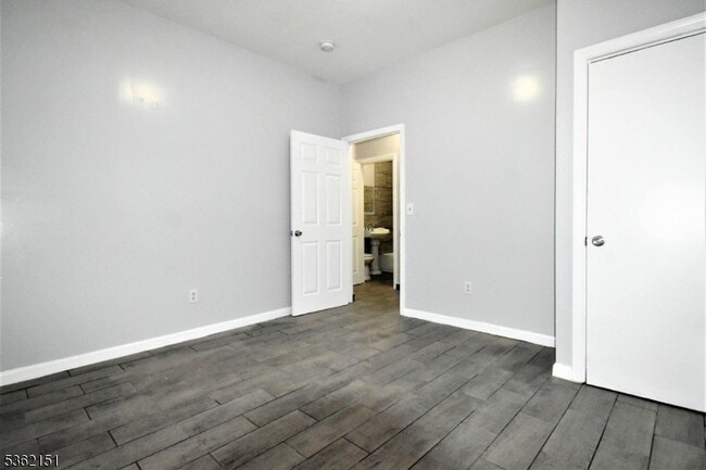 Building Photo - 482 S 17th St