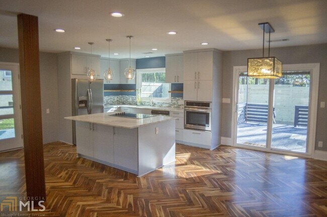 Building Photo - 2274 Edgemore Dr SE
