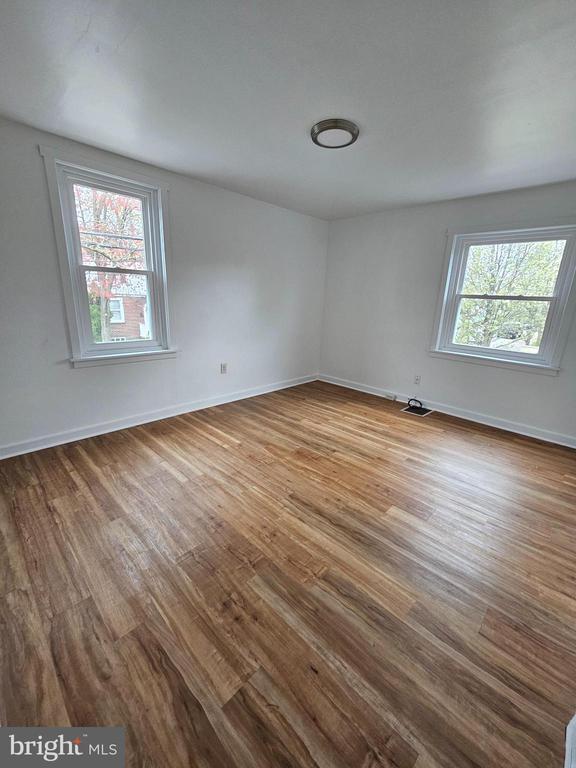 Foto del edificio - 393 N York St