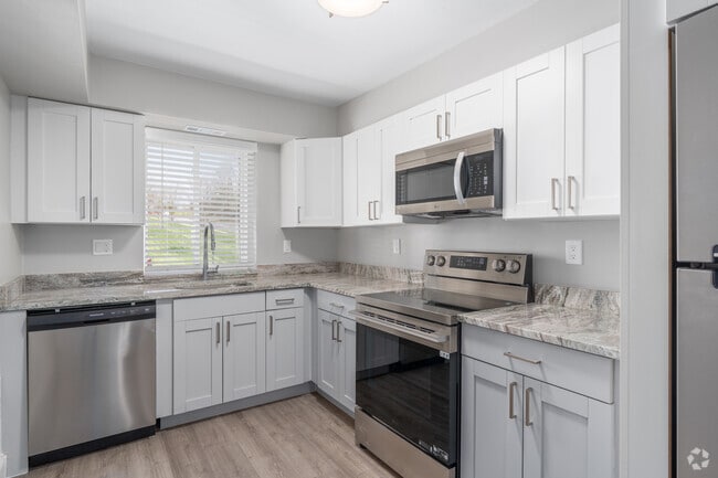 1BR, 1BA - 910SF - Kitchen - Helfrich Springs
