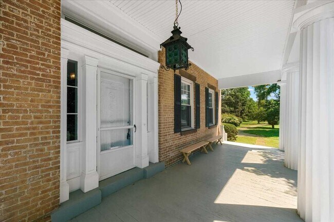 Building Photo - 1560 NY-376