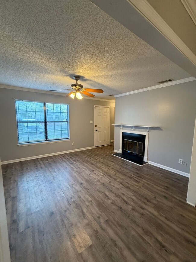 Foto del edificio - Hidden Lake Townhomes 2 Bedroom 1.5 Bathroom