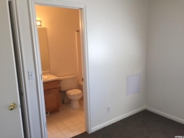 Building Photo - 777 Valley View Dr