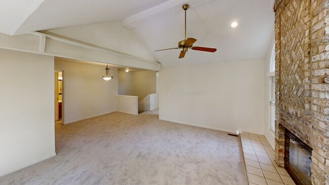 Foto del edificio - 455 Village Oaks Ct