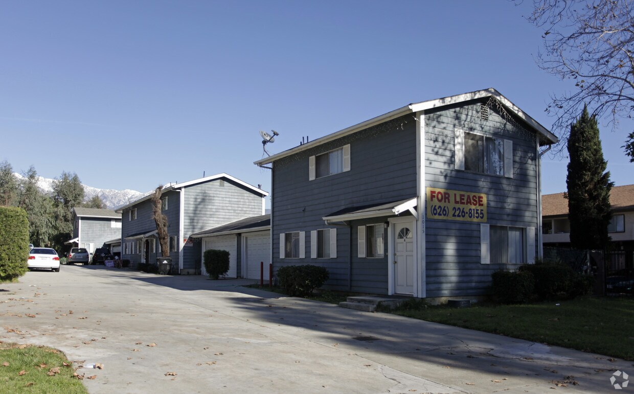 Primary Photo - 1015 E Deodar St
