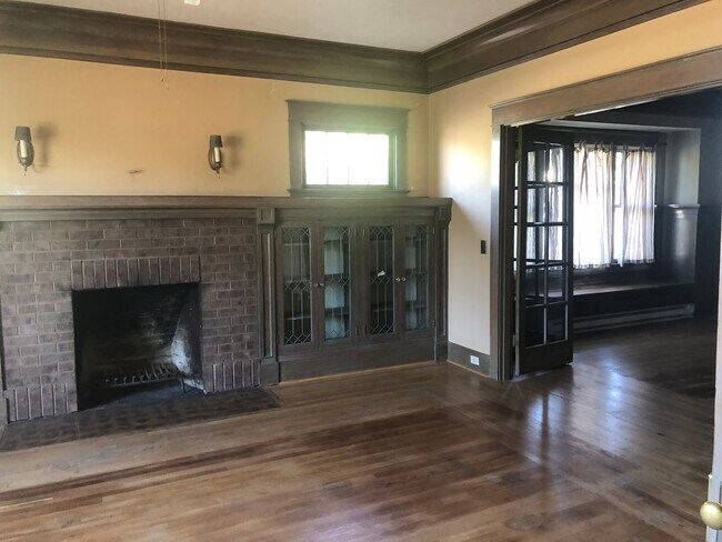 Foto del edificio - 320 E 8th St