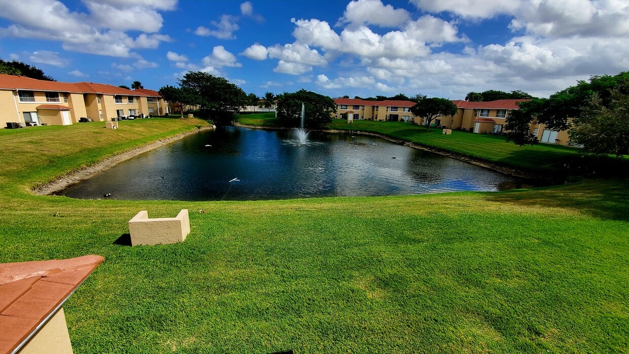 Foto principal - 919 Twin Lakes Dr