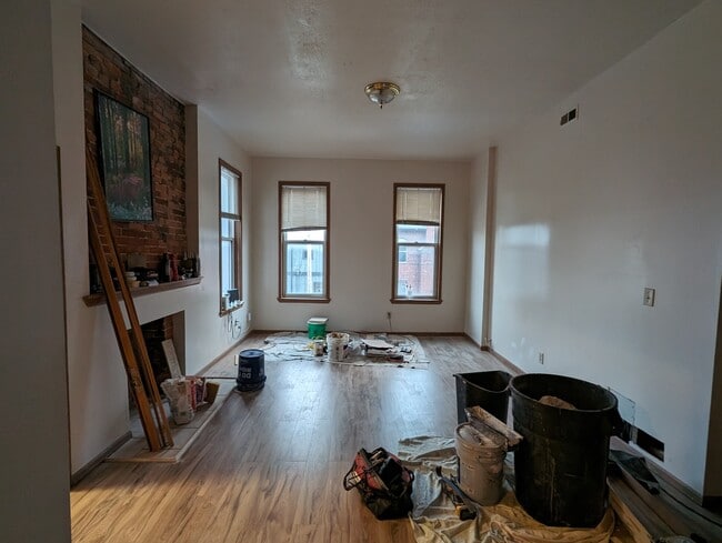 Living room - 798 Oak St