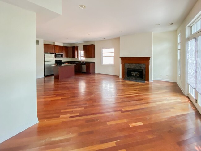 Building Photo - 3112 N Racine Ave