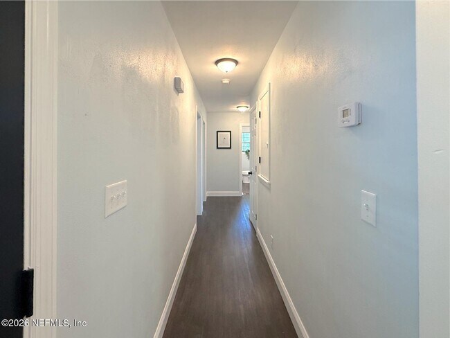 Foto del edificio - 10135 Lake View Rd W