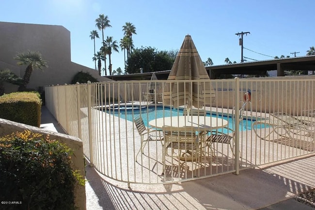 Foto del edificio - 4938 N 74th St