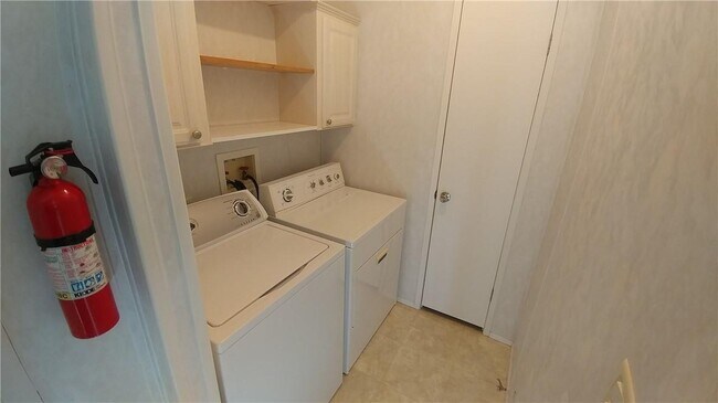Building Photo - 351 Commodore Dr