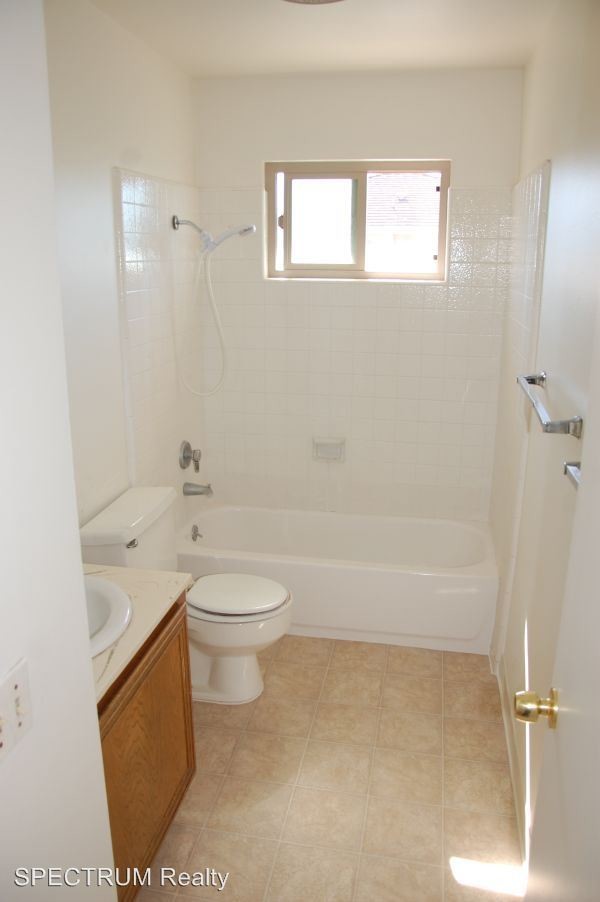 Building Photo - 2 br, 1 bath House - 5951 Hickory Street #4