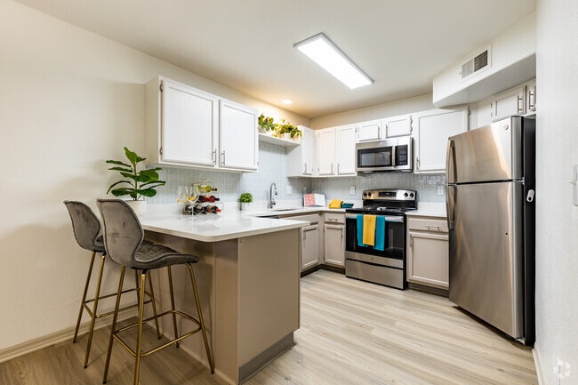 2 BR, 2 BA - 1,040 SF - Vista Verde