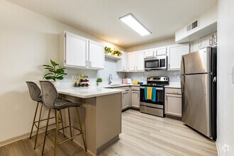2 BR, 2 BA - 1,040 SF - Vista Verde