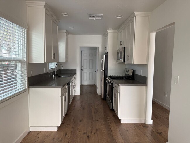 Foto del edificio - 4031-4033 Miller Way