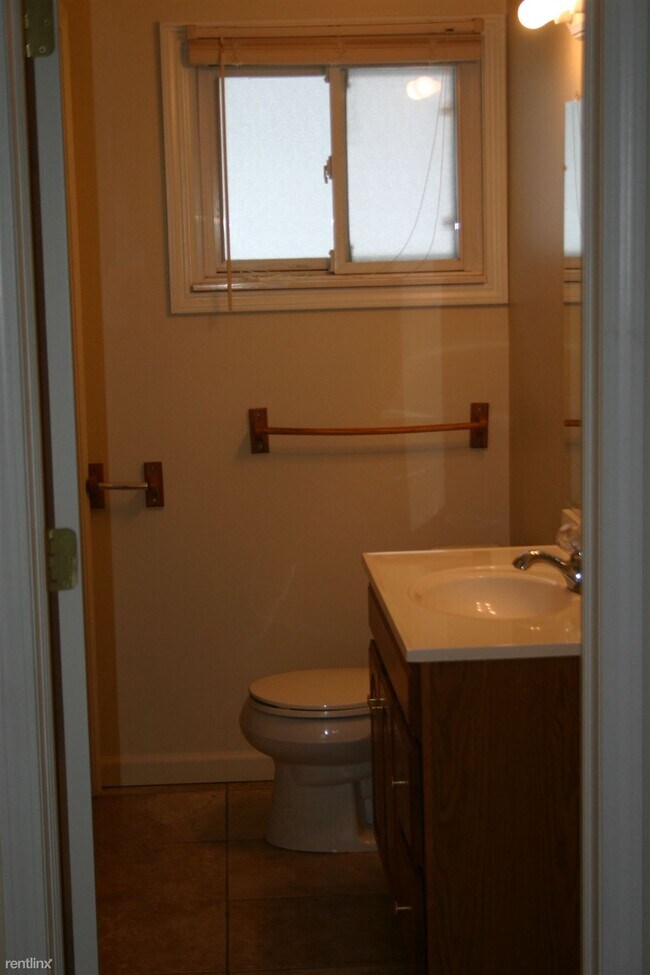 Building Photo - Studio, 1 bath House - 21640 Sussex St FUL...