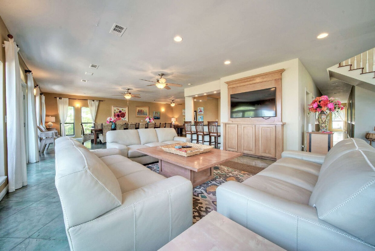 Primary Photo - 206 Forest Dr