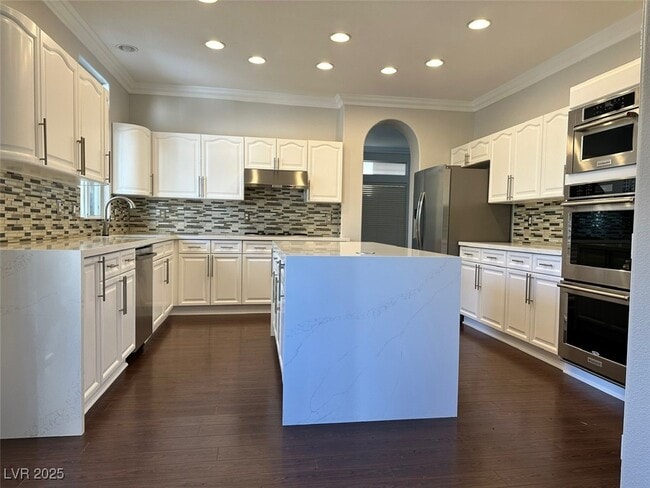 Building Photo - 8931 Lansberry Ct
