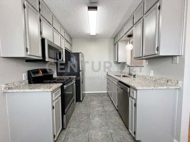 Building Photo - 104 Woodie Way