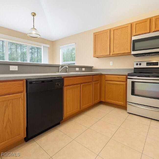 Building Photo - 351 Justice Ave