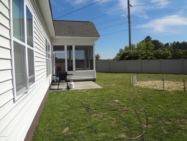 Building Photo - 2416 Carlow Pl