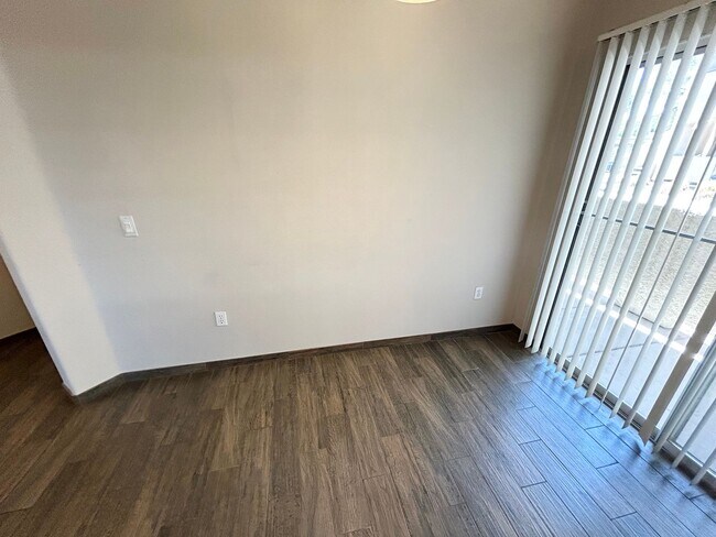 Building Photo - Gated Community Comfort – 2 Bed, 2 Bath Be...