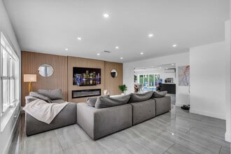 Building Photo - 1255 NE 199th St