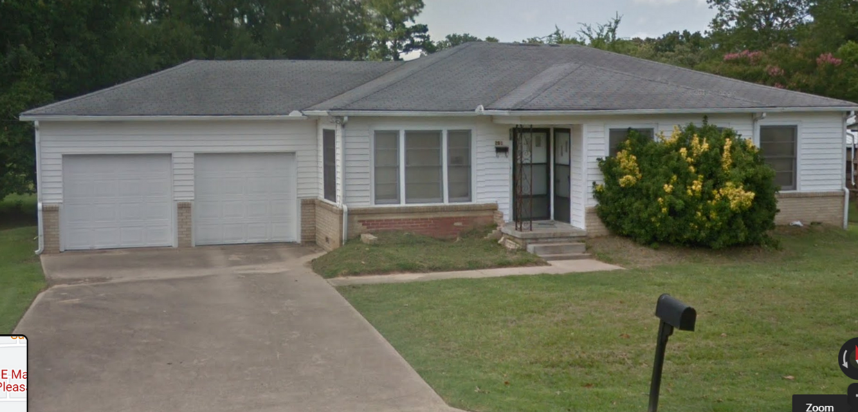 Primary Photo - Beautifully Remodeled Home 3b2bth $1,300/mo.