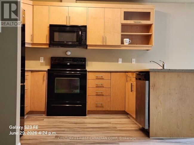 Photo du bâtiment - 112 N Centre Rd