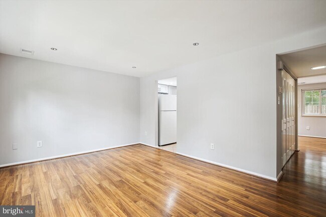 Building Photo - 8213 Claremont Woods Dr