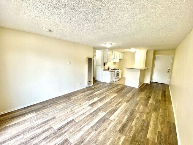 Foto del edificio - 2 Bed Apartment For Rent in North Long Beach
