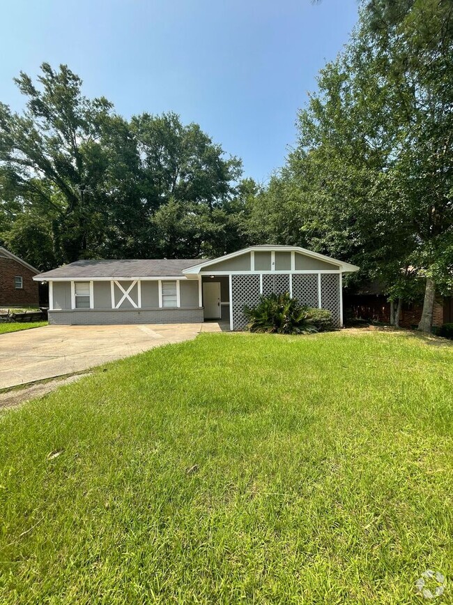 Building Photo - 640 Burlington Dr
