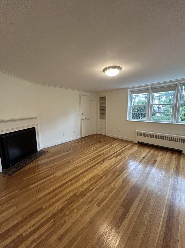 Spacious Living Room - Thoreau Gardens