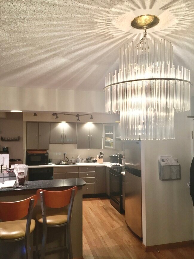 Foto del edificio - 501 W 24th Pl
