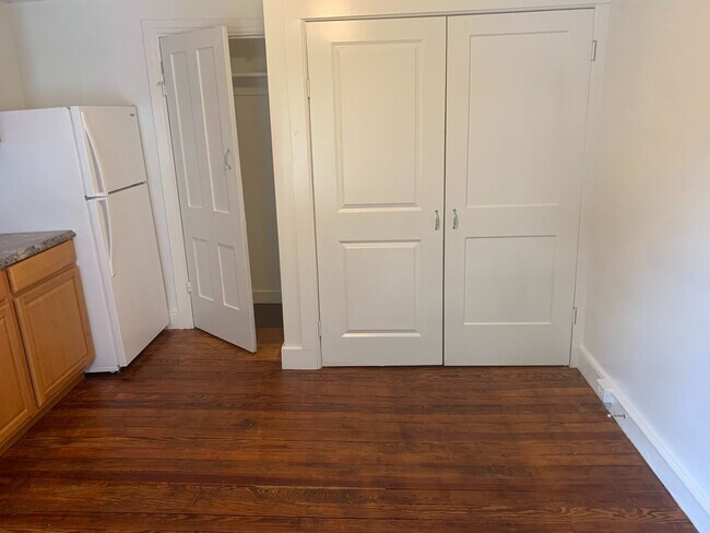 Foto del edificio - Newly Renovated 3 Bedroom with Parking! Vi...