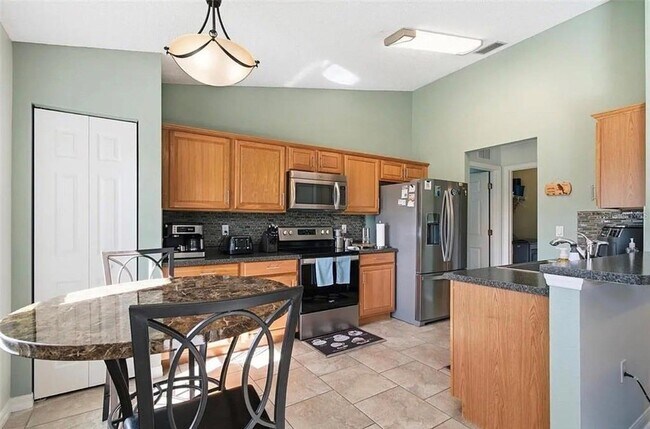 Foto del edificio - 24 Radcliffe Dr