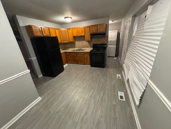 Foto del edificio - 3 Bedrooms 1 Bathroom available