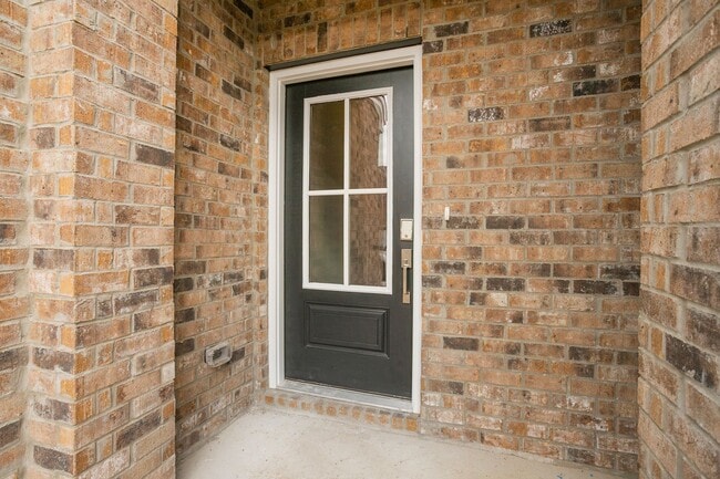 Building Photo - 528 Medwyk Dr