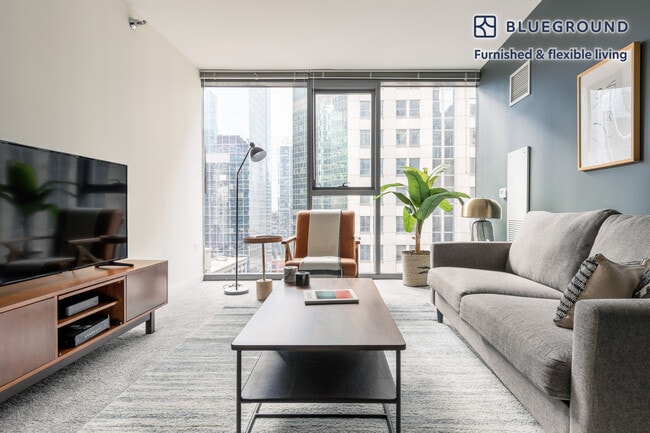 Building Photo - 210 N Wells St Building Photo - 210 N Wells St