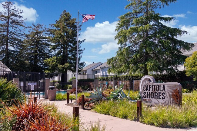 Building Photo - 2 bedroom/1 bath upstairs unit in desirabl...