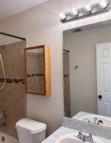 Foto del edificio - 912 Fairbanks Cir
