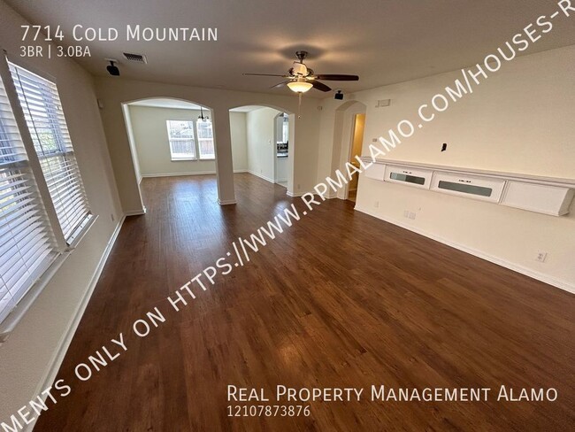 Building Photo - AVAILABLE NOW! 2-Story 3 Bedroom / 2.5 Bat...