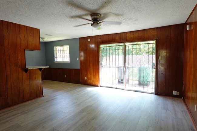 Building Photo - 10642 Wolbrook St