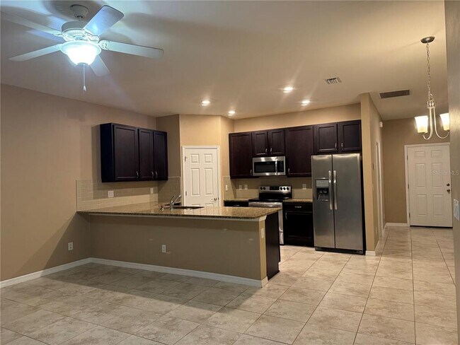 Foto del edificio - 26077 Sandhill Blvd