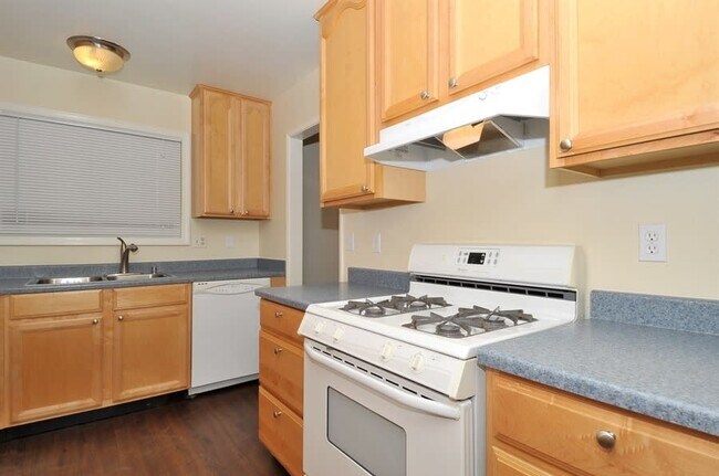 Building Photo - 1020 Amber Ln