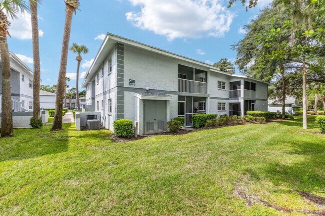 Foto del edificio - 588 Fairways Ln